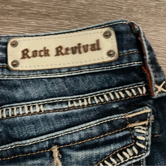 Rock Revival Elma Straight Jean
Dark Wash with contrast stitching
Size 26 - Picture 13 of 15